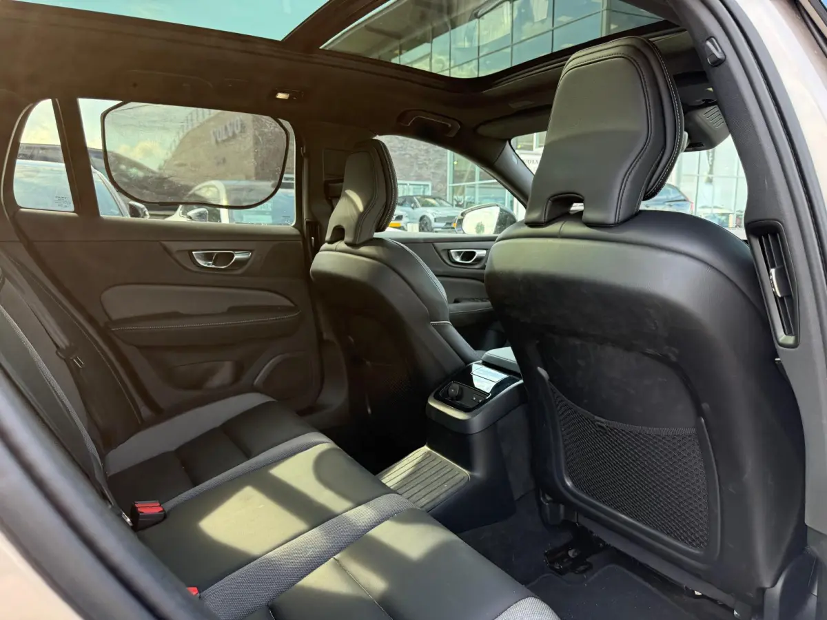 T8 Plug-in hybrid AWD Plus Dark | Panoramadak | Trekhaak | T8 Performance Edition | 60 Graden Camera | Harman / Kardon |
