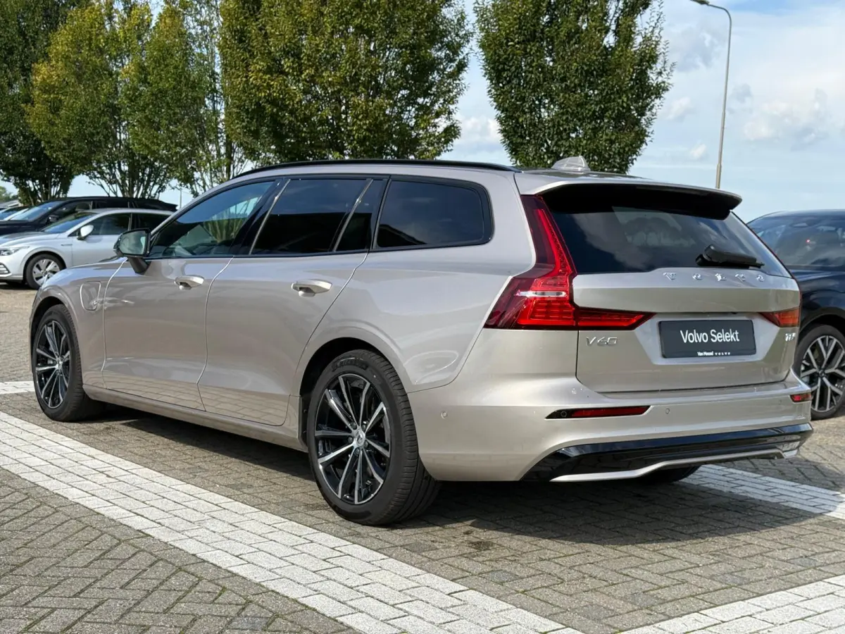 T8 Plug-in hybrid AWD Plus Dark | Panoramadak | Trekhaak | T8 Performance Edition | 60 Graden Camera | Harman / Kardon |