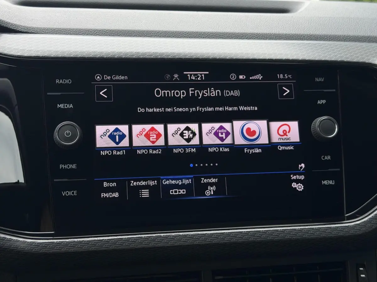 1.0 TSI DSG AUT. 110PK R-Line | ADAPT.CRUISE | CAM | CARPLAY | NAV | PDC | LED | DIGI.DASH | STOELVERW. | SPORTSTOELEN | 18" LMV