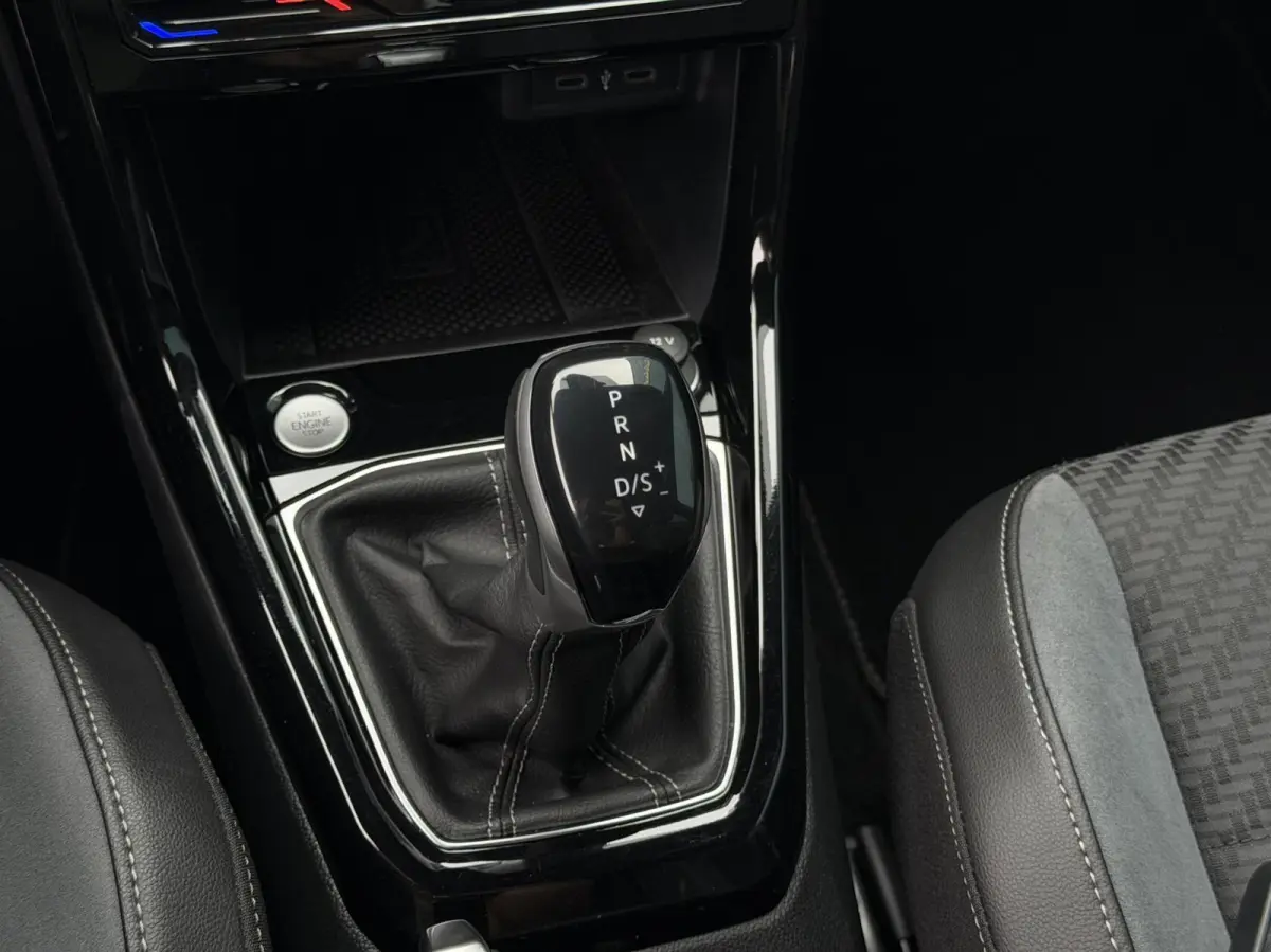 1.0 TSI DSG AUT. 110PK R-Line | ADAPT.CRUISE | CAM | CARPLAY | NAV | PDC | LED | DIGI.DASH | STOELVERW. | SPORTSTOELEN | 18" LMV