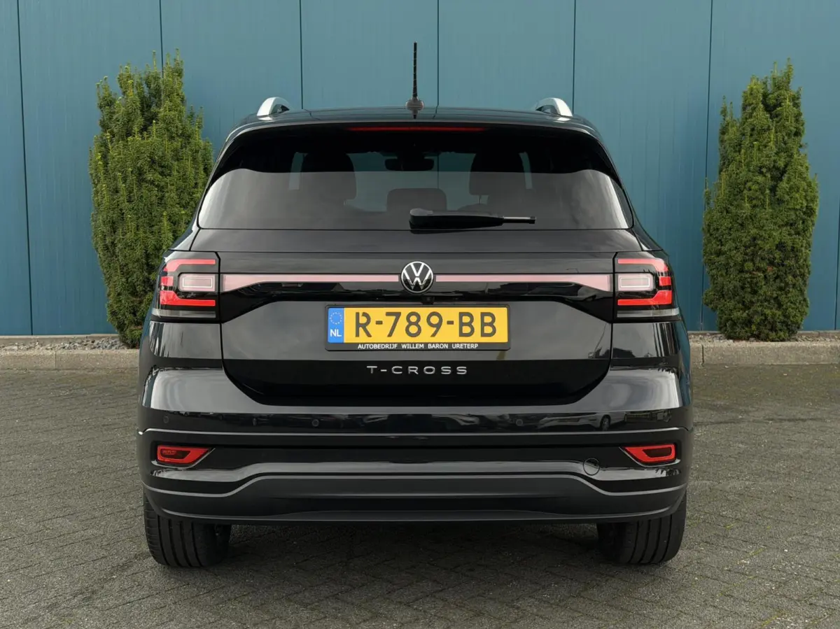1.0 TSI DSG AUT. 110PK R-Line | ADAPT.CRUISE | CAM | CARPLAY | NAV | PDC | LED | DIGI.DASH | STOELVERW. | SPORTSTOELEN | 18" LMV