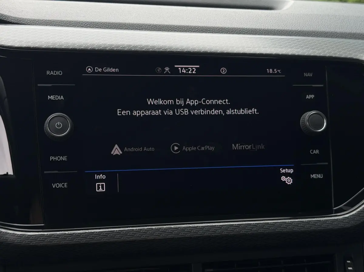 1.0 TSI DSG AUT. 110PK R-Line | ADAPT.CRUISE | CAM | CARPLAY | NAV | PDC | LED | DIGI.DASH | STOELVERW. | SPORTSTOELEN | 18" LMV