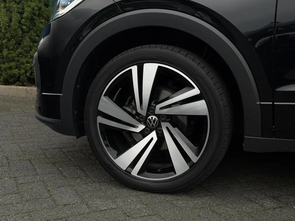 1.0 TSI DSG AUT. 110PK R-Line | ADAPT.CRUISE | CAM | CARPLAY | NAV | PDC | LED | DIGI.DASH | STOELVERW. | SPORTSTOELEN | 18" LMV