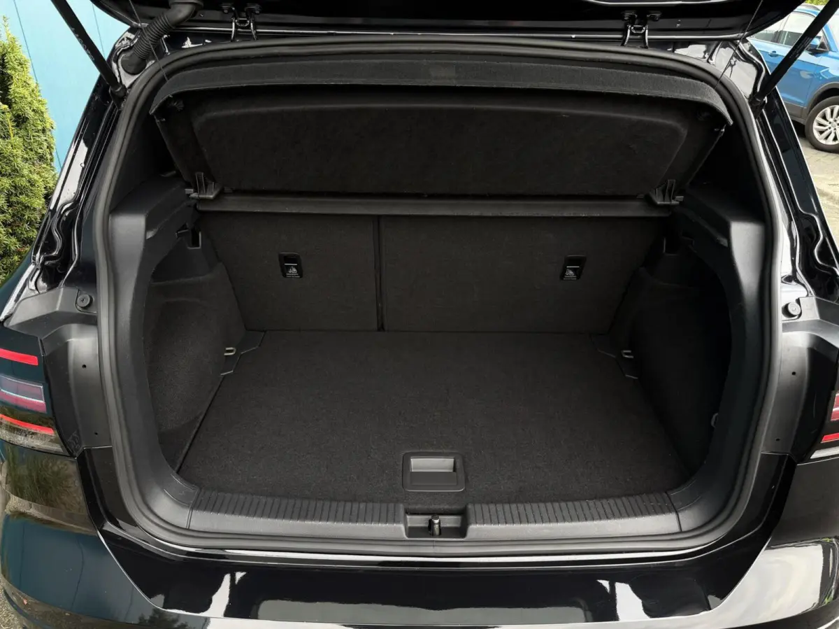 1.0 TSI DSG AUT. 110PK R-Line | ADAPT.CRUISE | CAM | CARPLAY | NAV | PDC | LED | DIGI.DASH | STOELVERW. | SPORTSTOELEN | 18" LMV