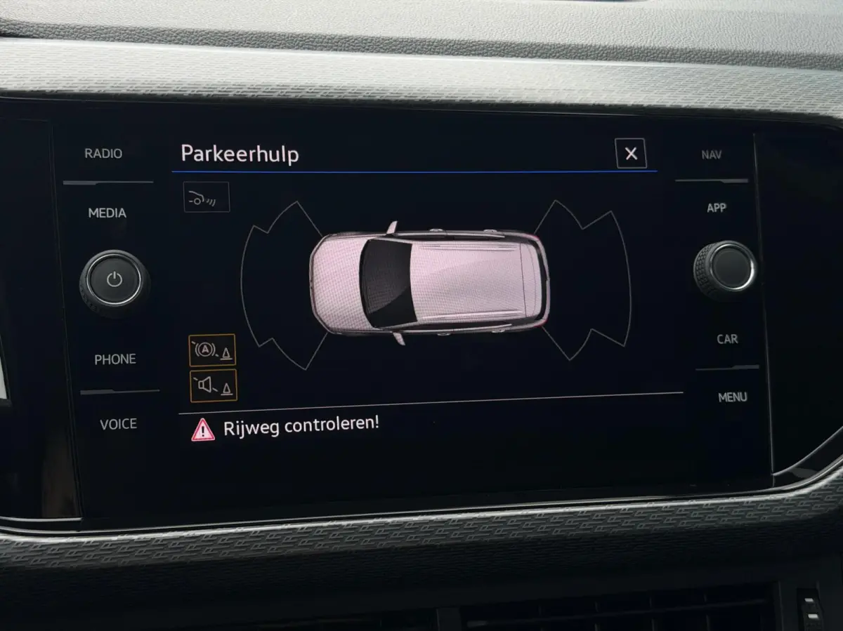 1.0 TSI DSG AUT. 110PK R-Line | ADAPT.CRUISE | CAM | CARPLAY | NAV | PDC | LED | DIGI.DASH | STOELVERW. | SPORTSTOELEN | 18" LMV