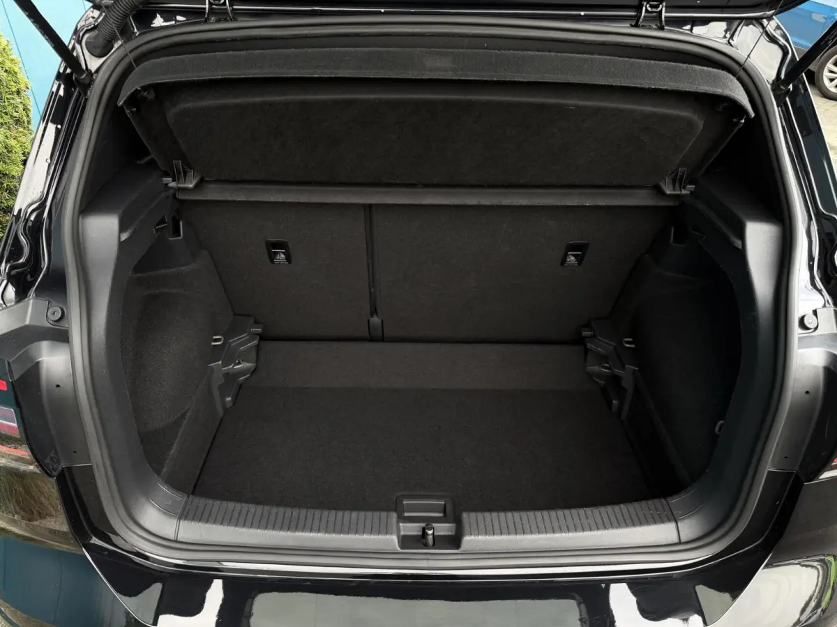 1.0 TSI DSG AUT. 110PK R-Line | ADAPT.CRUISE | CAM | CARPLAY | NAV | PDC | LED | DIGI.DASH | STOELVERW. | SPORTSTOELEN | 18" LMV