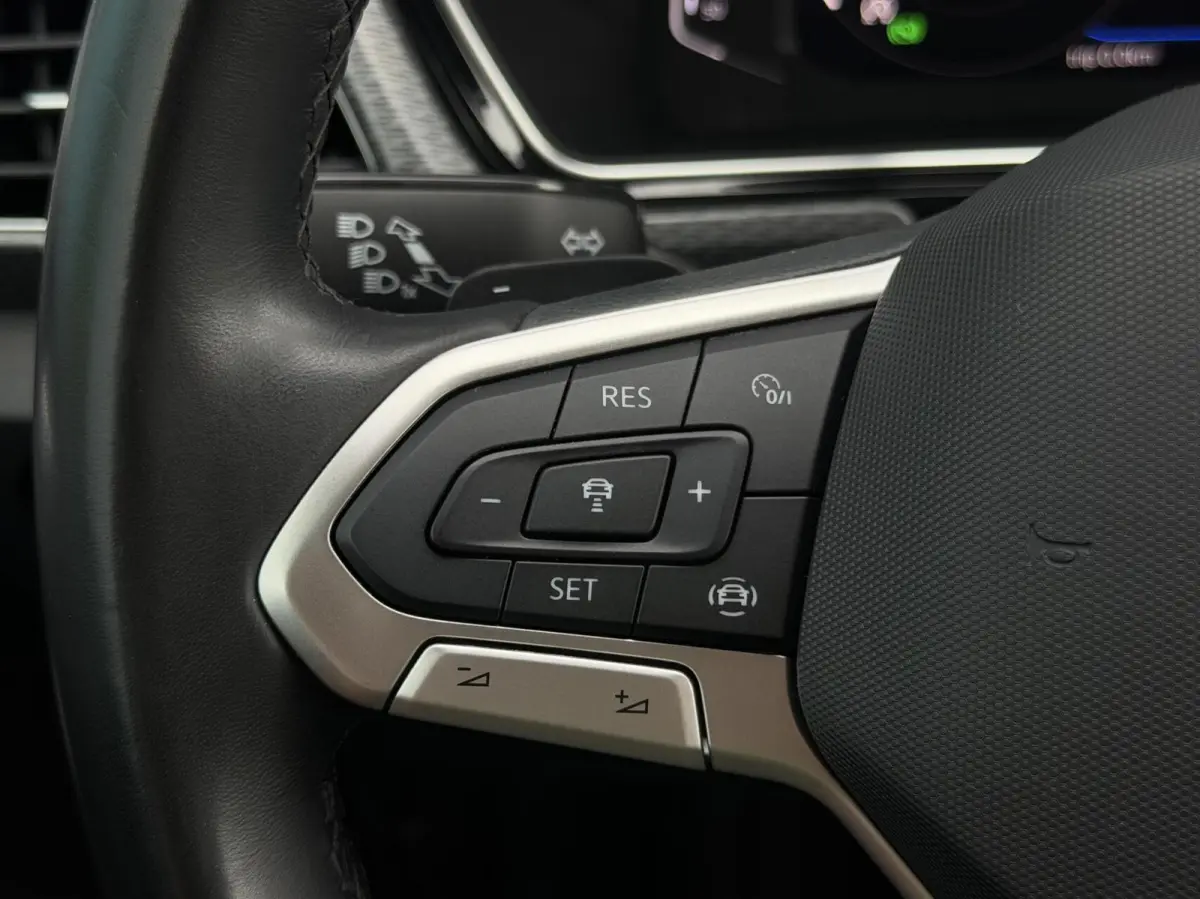 1.0 TSI DSG AUT. 110PK R-Line | ADAPT.CRUISE | CAM | CARPLAY | NAV | PDC | LED | DIGI.DASH | STOELVERW. | SPORTSTOELEN | 18" LMV