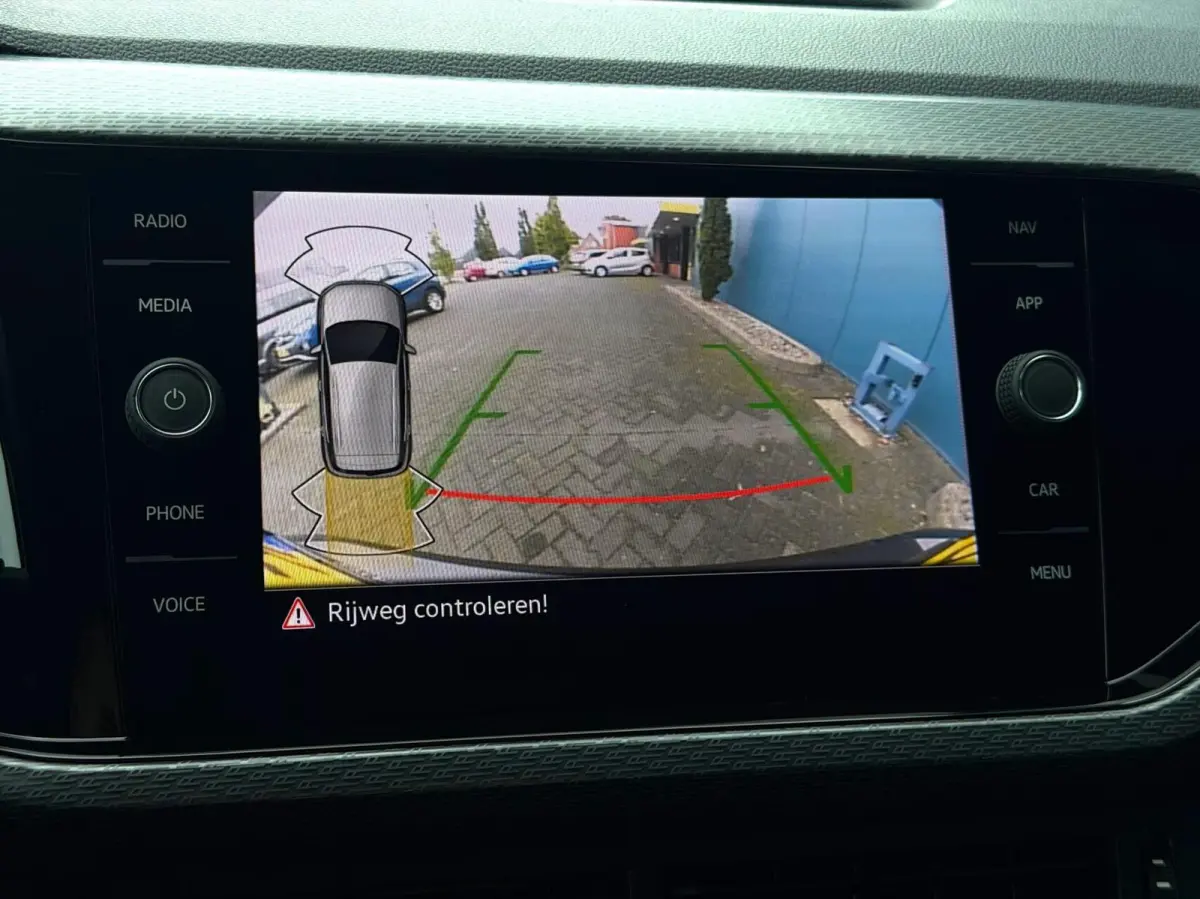 1.0 TSI DSG AUT. 110PK R-Line | ADAPT.CRUISE | CAM | CARPLAY | NAV | PDC | LED | DIGI.DASH | STOELVERW. | SPORTSTOELEN | 18" LMV