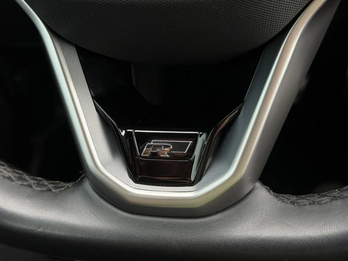 1.0 TSI DSG AUT. 110PK R-Line | ADAPT.CRUISE | CAM | CARPLAY | NAV | PDC | LED | DIGI.DASH | STOELVERW. | SPORTSTOELEN | 18" LMV