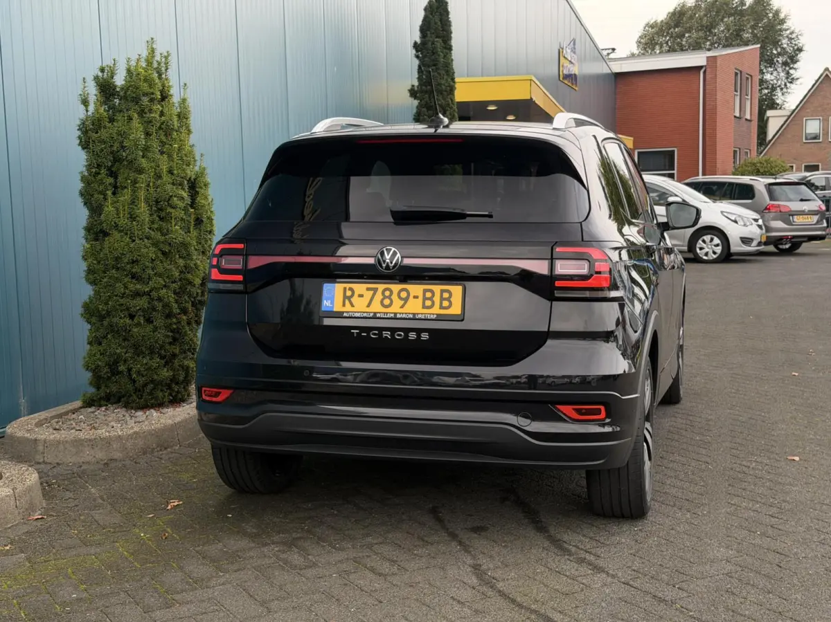 1.0 TSI DSG AUT. 110PK R-Line | ADAPT.CRUISE | CAM | CARPLAY | NAV | PDC | LED | DIGI.DASH | STOELVERW. | SPORTSTOELEN | 18" LMV