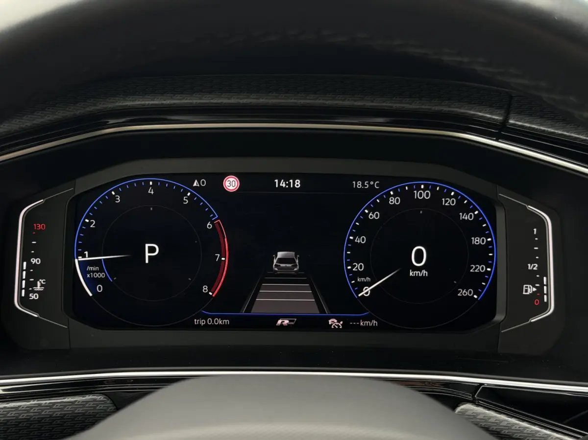 1.0 TSI DSG AUT. 110PK R-Line | ADAPT.CRUISE | CAM | CARPLAY | NAV | PDC | LED | DIGI.DASH | STOELVERW. | SPORTSTOELEN | 18" LMV