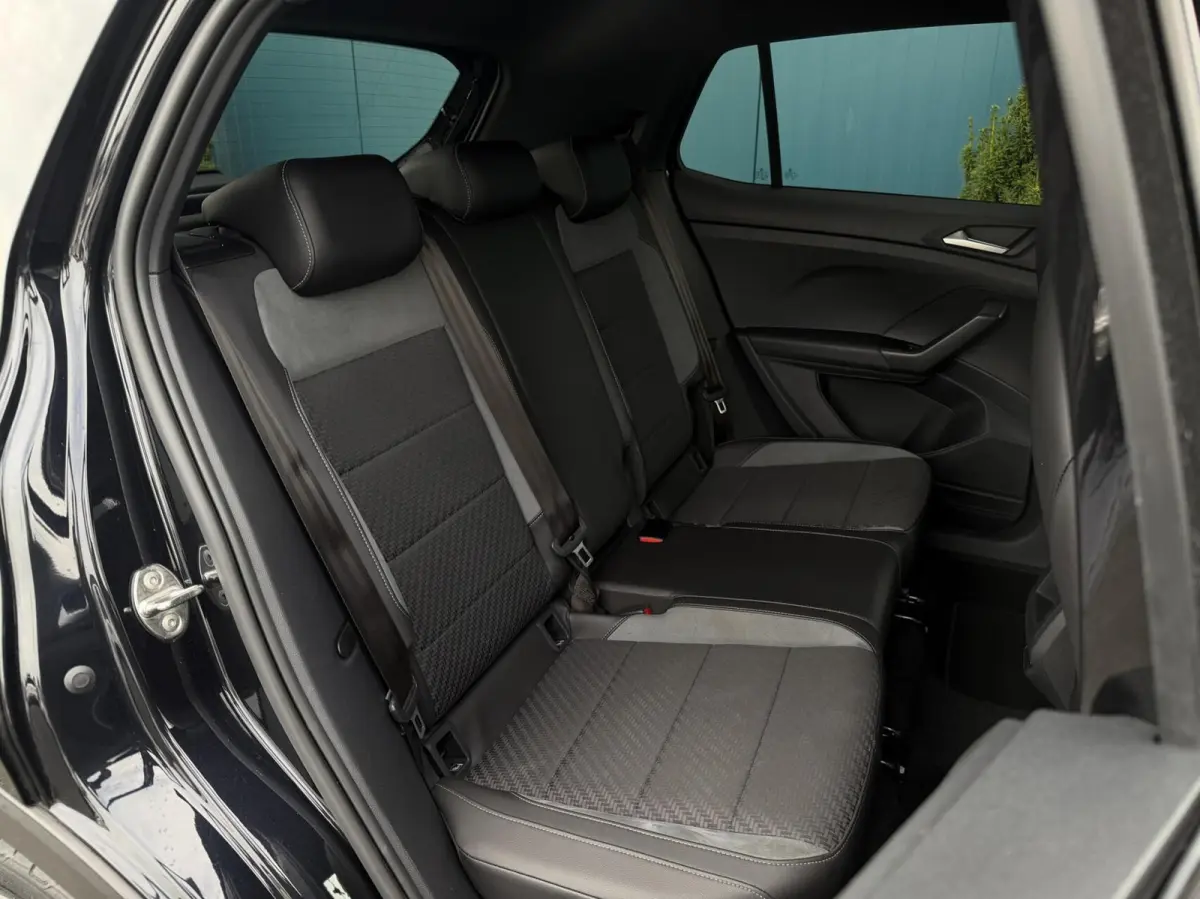 1.0 TSI DSG AUT. 110PK R-Line | ADAPT.CRUISE | CAM | CARPLAY | NAV | PDC | LED | DIGI.DASH | STOELVERW. | SPORTSTOELEN | 18" LMV