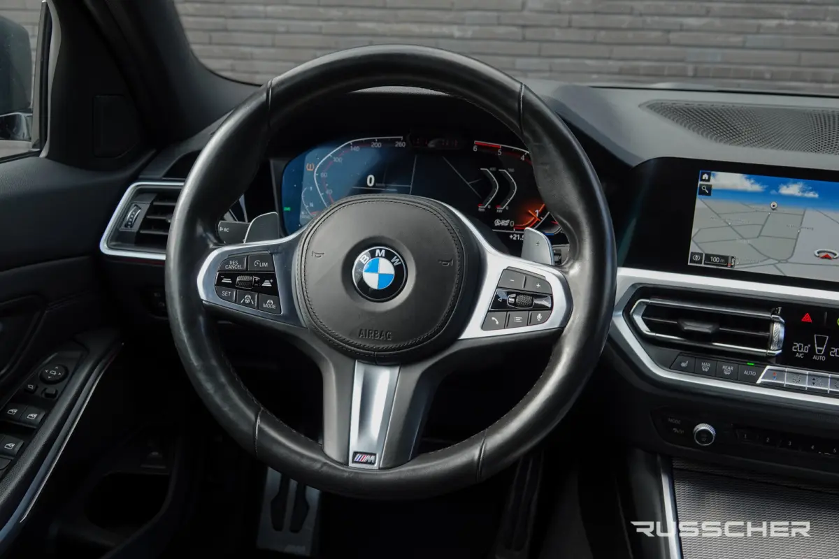 320d 190Pk Aut. | High Executive | M-sport | 360° Camera | Trekhaak | 18'' | Dravit Grau