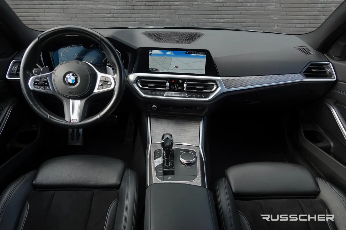 320d 190Pk Aut. | High Executive | M-sport | 360° Camera | Trekhaak | 18'' | Dravit Grau
