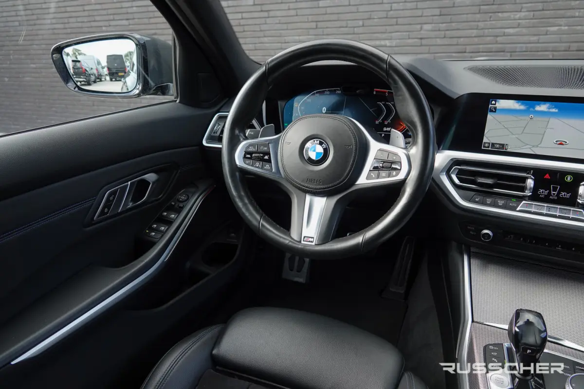 320d 190Pk Aut. | High Executive | M-sport | 360° Camera | Trekhaak | 18'' | Dravit Grau