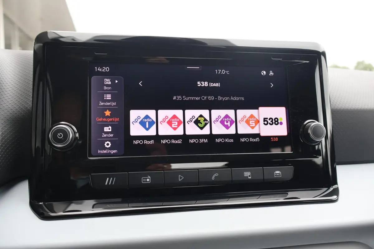 1.0 EcoTSI 95pk Style | Carplay | PDC | DAB Radio | Cruise Control