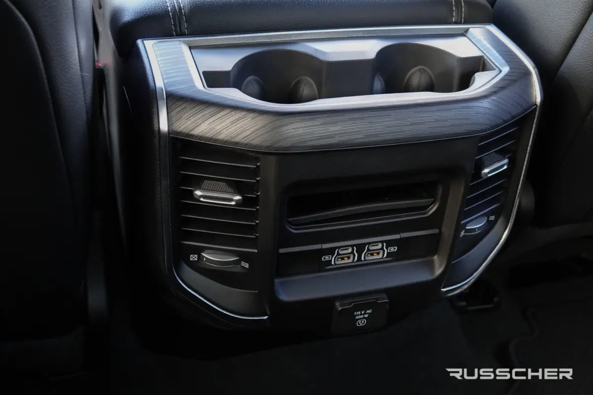 1500 5.7 V8 401Pk 4x4 | Crew Cab | Laramie | Leder | Achteruitrijcamera | Trekhaak | 20''