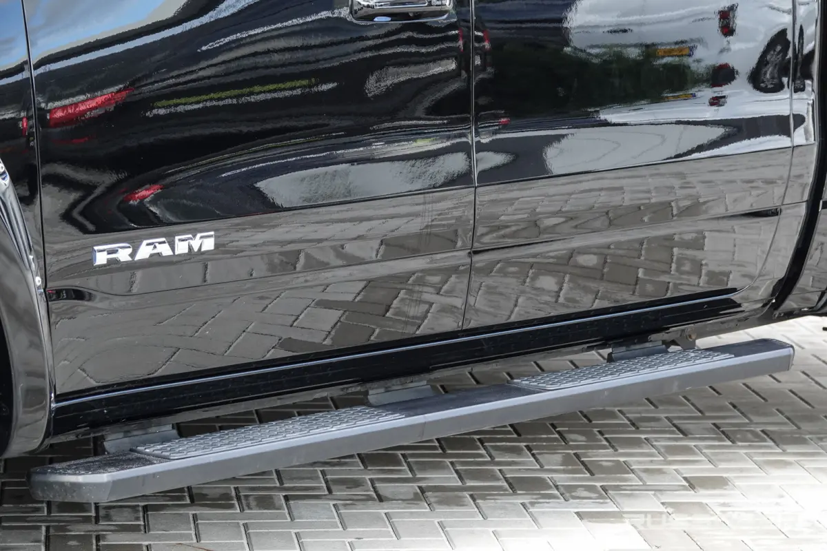 1500 5.7 V8 401Pk 4x4 | Crew Cab | Laramie | Leder | Achteruitrijcamera | Trekhaak | 20''