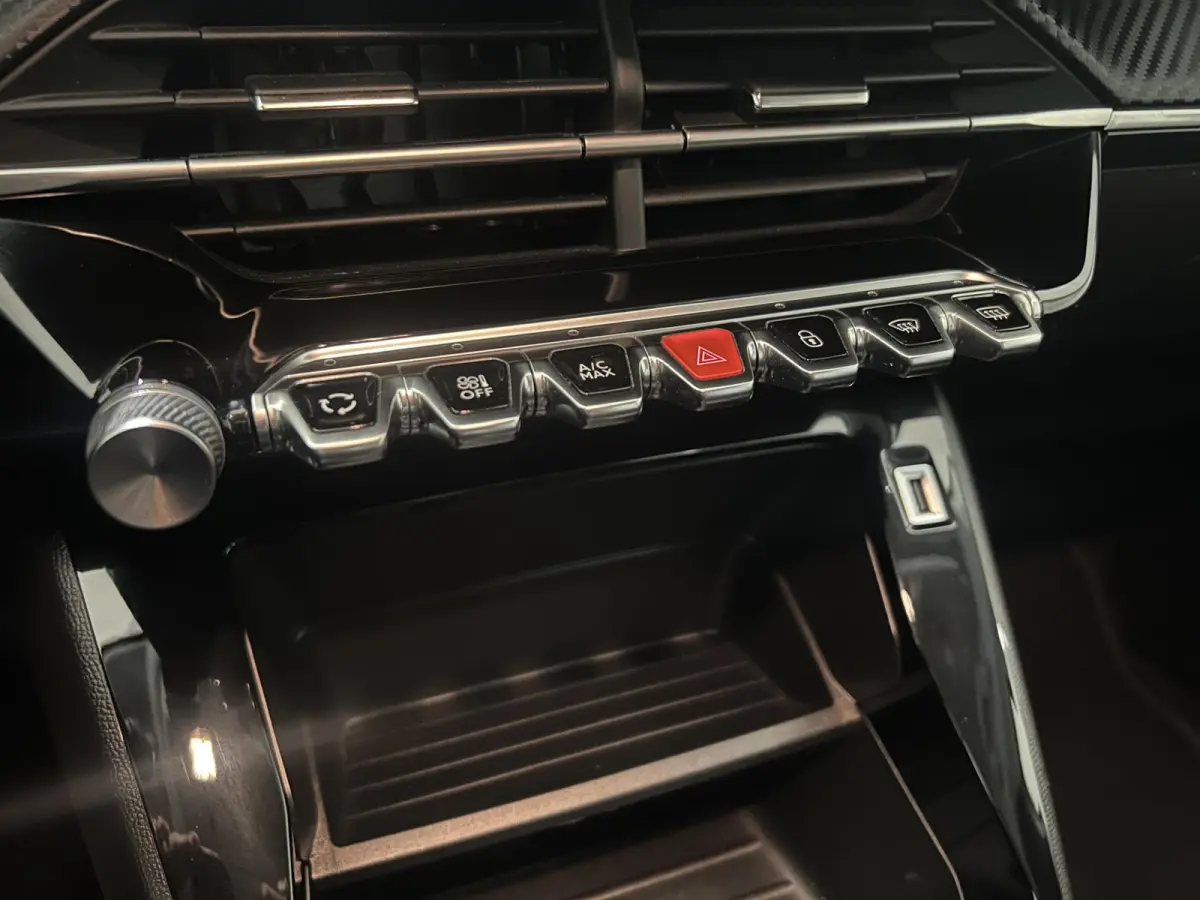 1.2 PureTech Active | Cruise Control | Apple Carplay/Android Auto | Airco