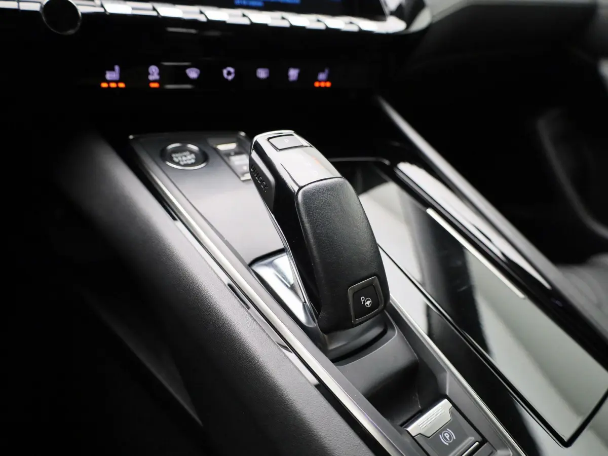 1.2 PureTech Allure Pack Business AUTOMAAT | NAVIGATIE | LEDER | CAMERA | VERWARMDE ZETELS