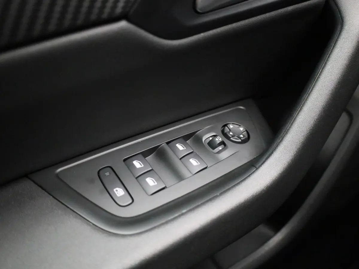 1.2 PureTech Allure Pack Business AUTOMAAT | NAVIGATIE | LEDER | CAMERA | VERWARMDE ZETELS