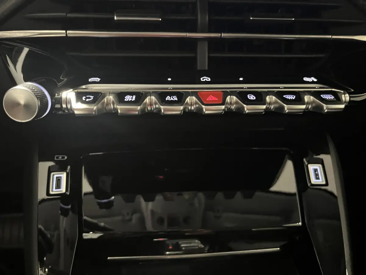 1.2 HYBRID 100 e-DSC6 Allure | 360 CAMERA | 16'' LMV | DODEHOEKDETECTIE | CLIMATE CONTROL