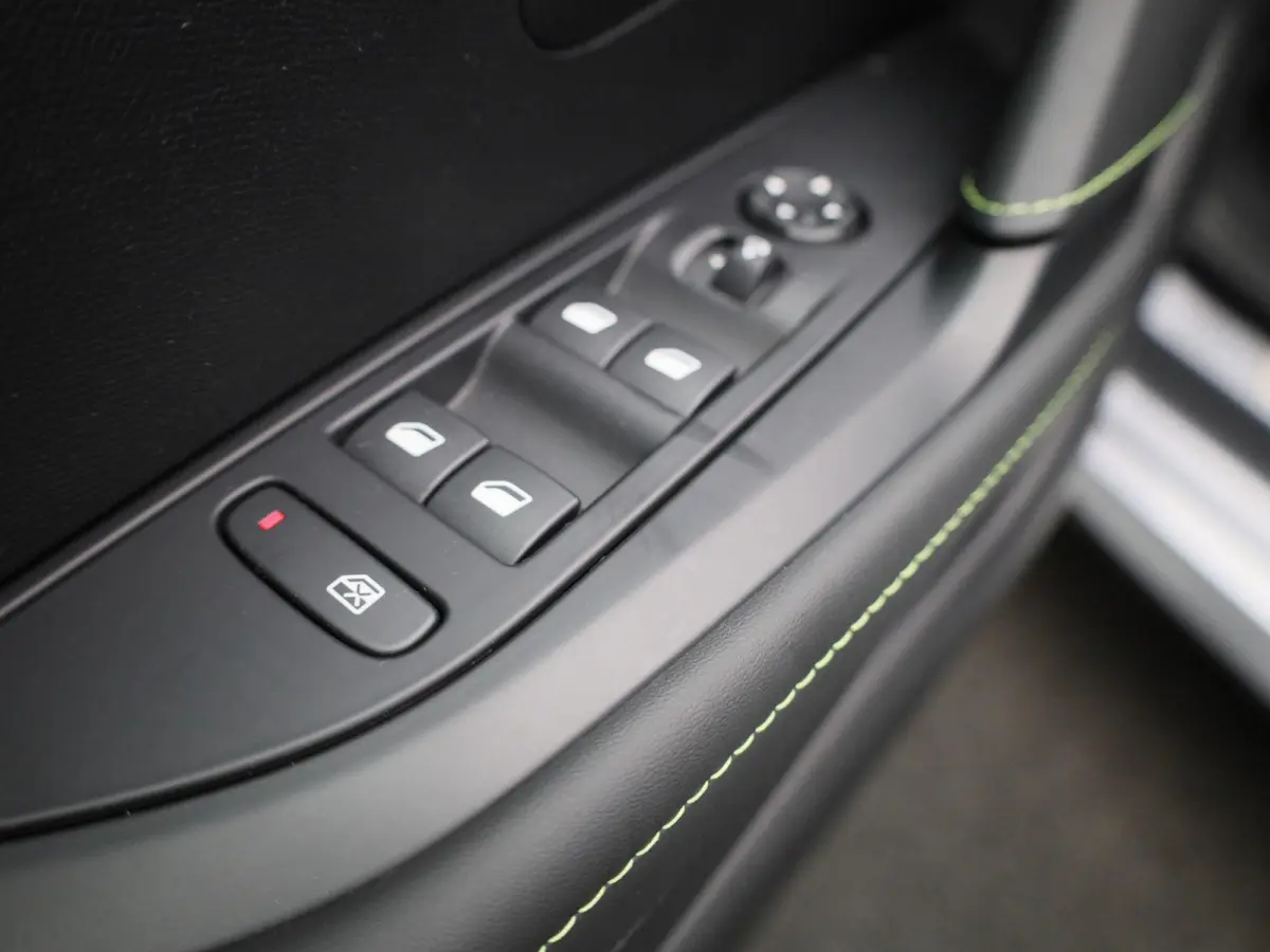 1.2 HYBRID 100 e-DSC6 GT | Automaat | 360 Camera | Dodehoek detectie | Apple Carplay/Android Auto | Cruise Control Adaptief met Stop&Go