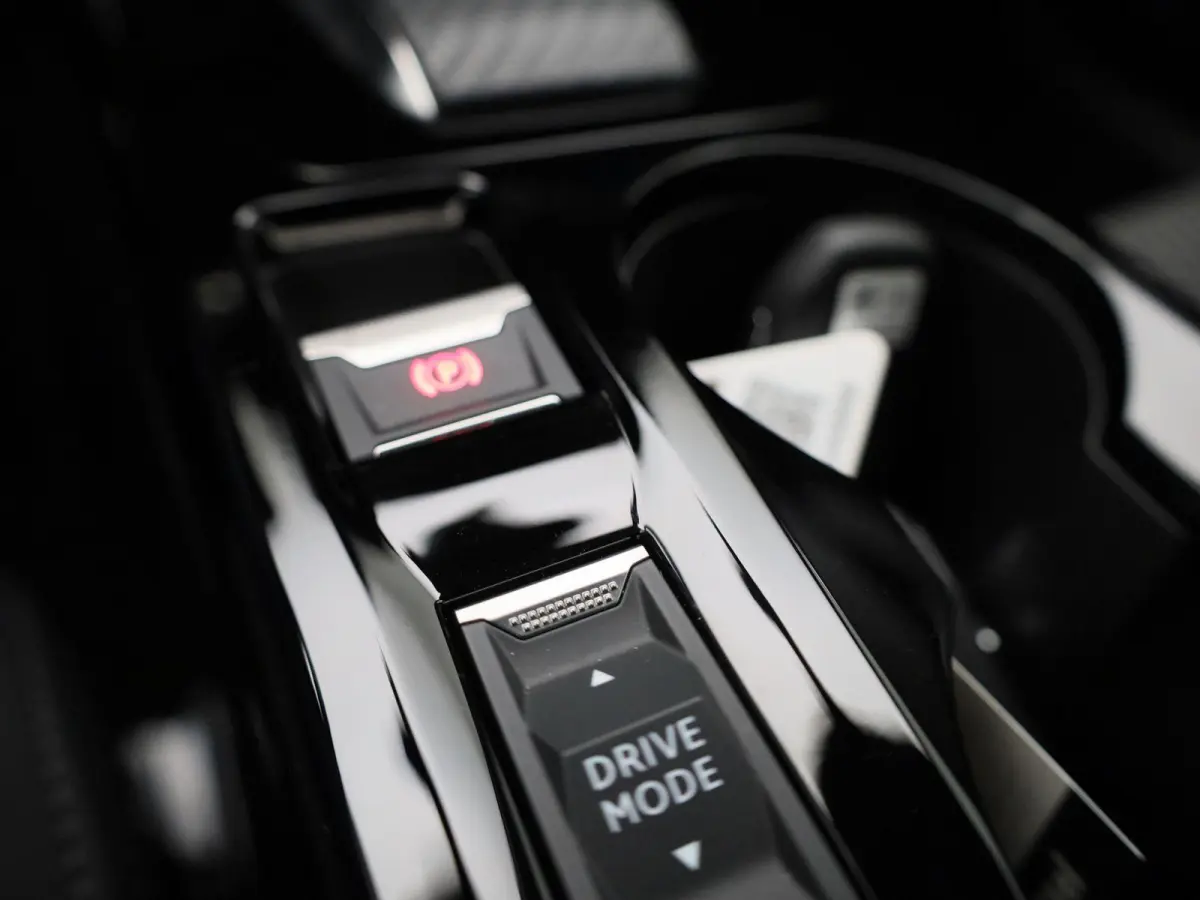 1.2 HYBRID 100 e-DSC6 GT | Automaat | 360 Camera | Dodehoek detectie | Apple Carplay/Android Auto | Cruise Control Adaptief met Stop&Go