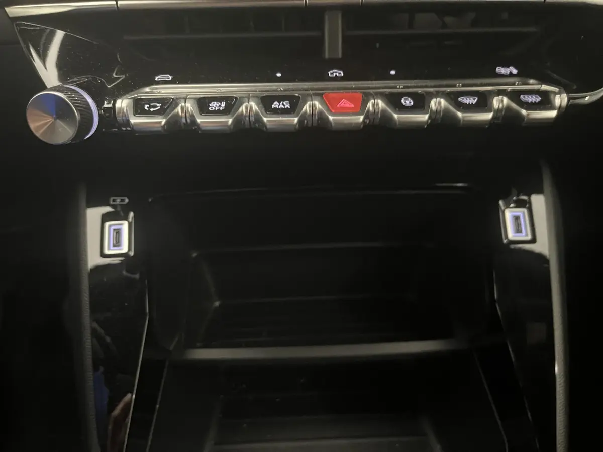 1.2 PureTech 100 Active | CAMERA | CLIMATE CONTROL | NAVIGATIE | APPLE CARPLAY/ANDROID AUTO |