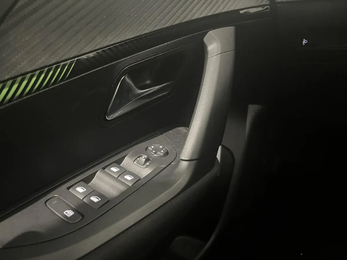 1.2 PureTech 100 Active | CAMERA | CLIMATE CONTROL | NAVIGATIE | APPLE CARPLAY/ANDROID AUTO |