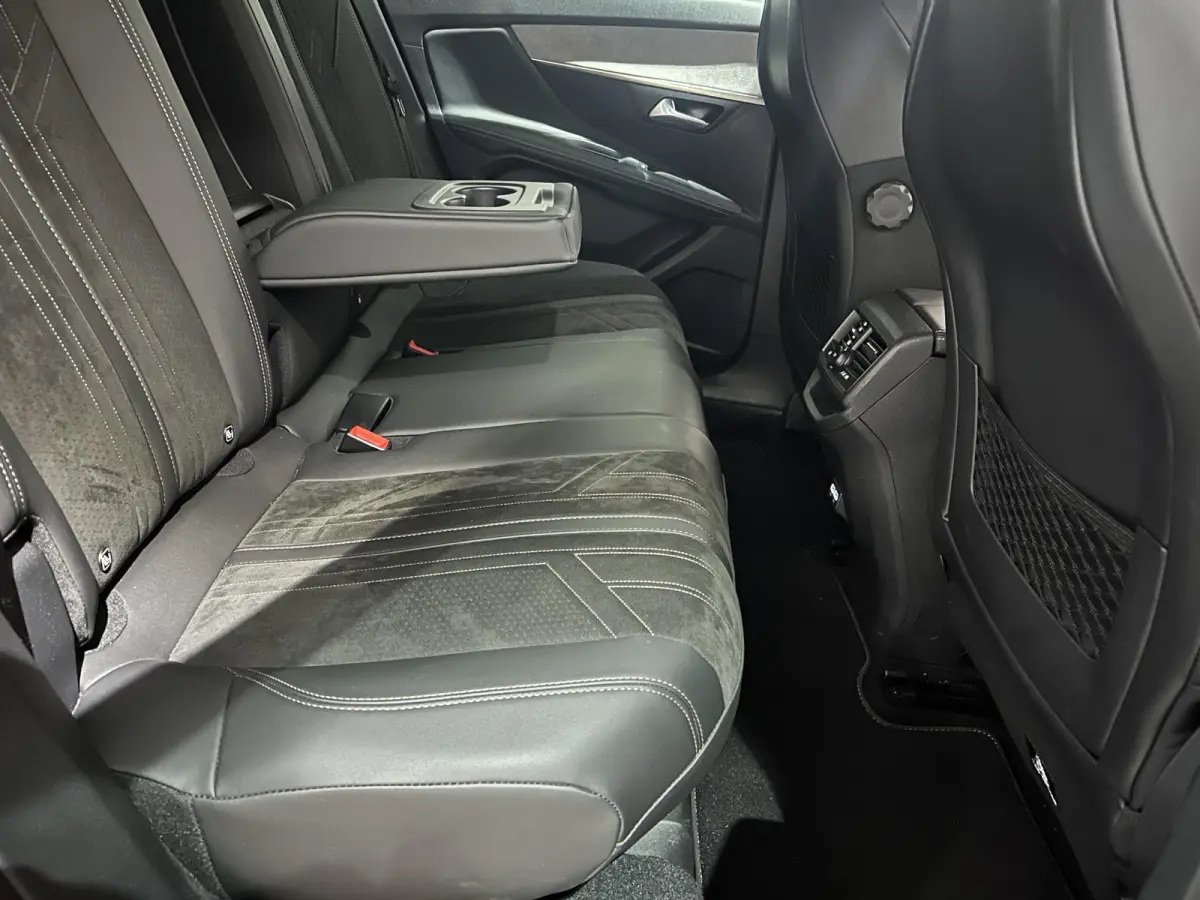 1.6 PureTech GT | AUTOMAAT | Camera | Navigatie | Climate control | Alcantara | Trekhaak |