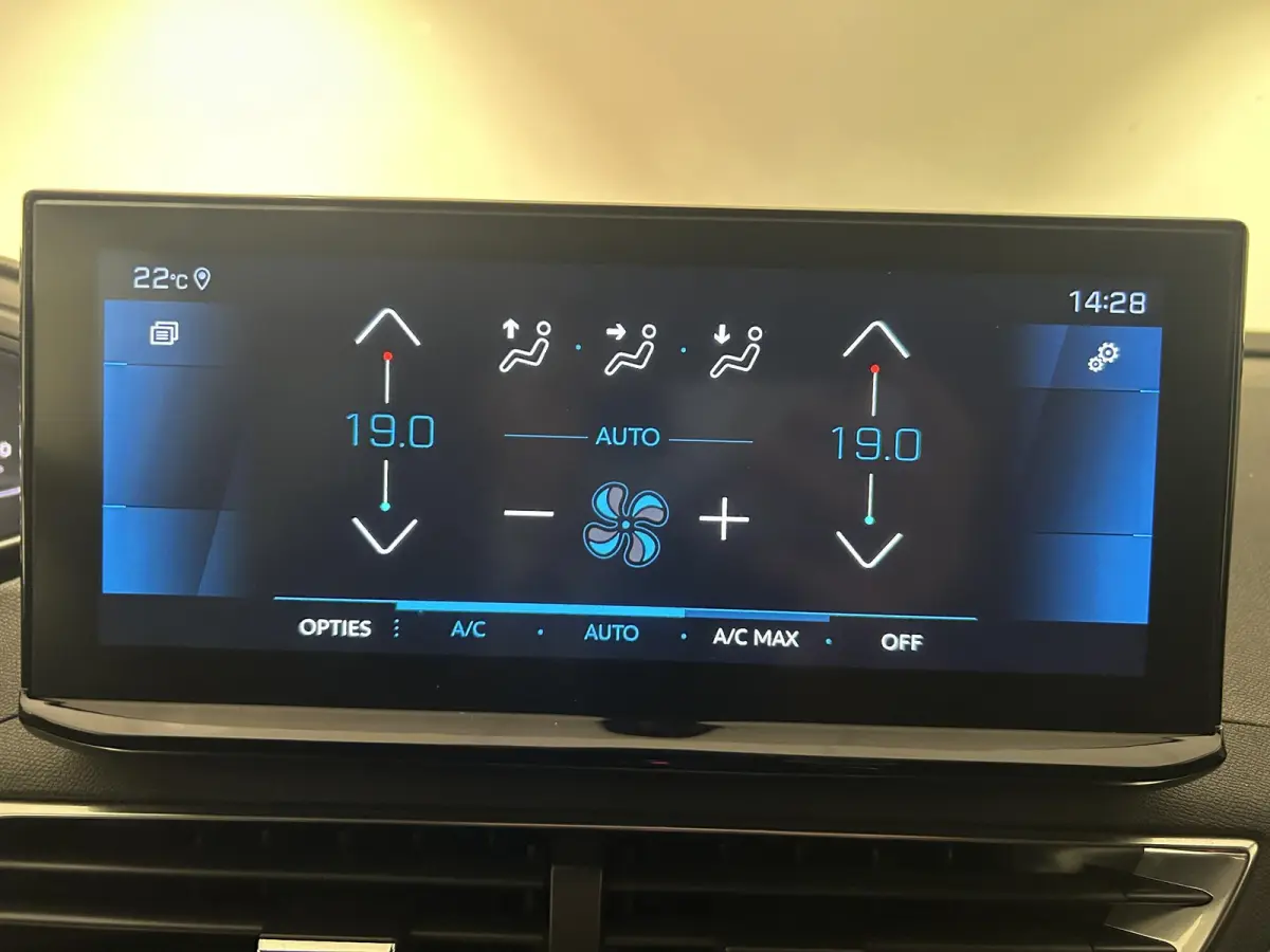 1.6 PureTech GT | AUTOMAAT | Camera | Navigatie | Climate control | Alcantara | Trekhaak |