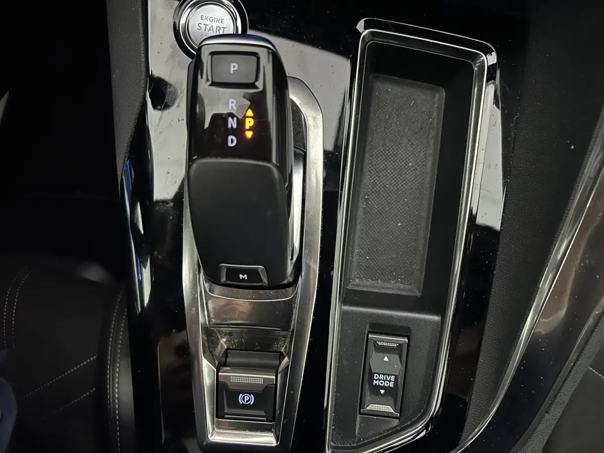1.6 PureTech GT | AUTOMAAT | Camera | Navigatie | Climate control | Alcantara | Trekhaak |