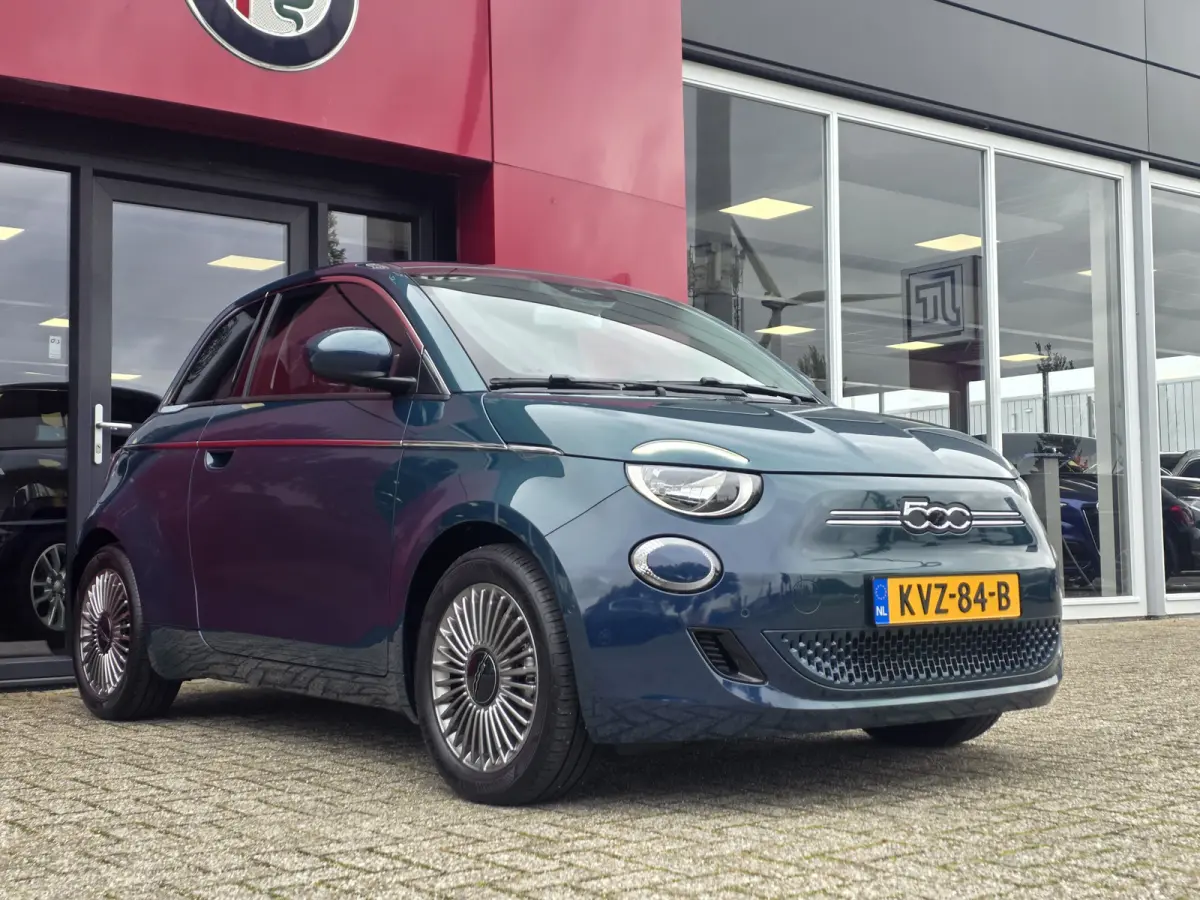 Urban 42 kWh | Pack Style | Pack Comfort | Camera | Stoelverwarming | Cruise control | Lane Assist | Apple Carplay/Android Auto