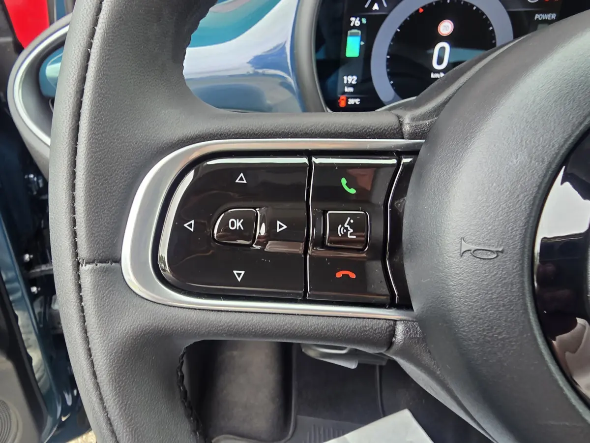 Urban 42 kWh | Pack Style | Pack Comfort | Camera | Stoelverwarming | Cruise control | Lane Assist | Apple Carplay/Android Auto