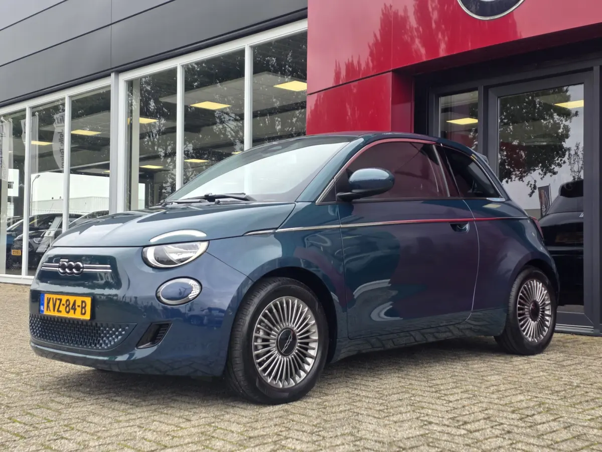 Urban 42 kWh | Pack Style | Pack Comfort | Camera | Stoelverwarming | Cruise control | Lane Assist | Apple Carplay/Android Auto