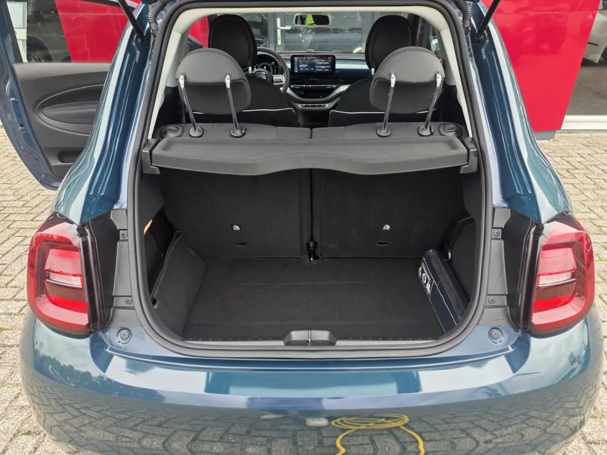 Urban 42 kWh | Pack Style | Pack Comfort | Camera | Stoelverwarming | Cruise control | Lane Assist | Apple Carplay/Android Auto