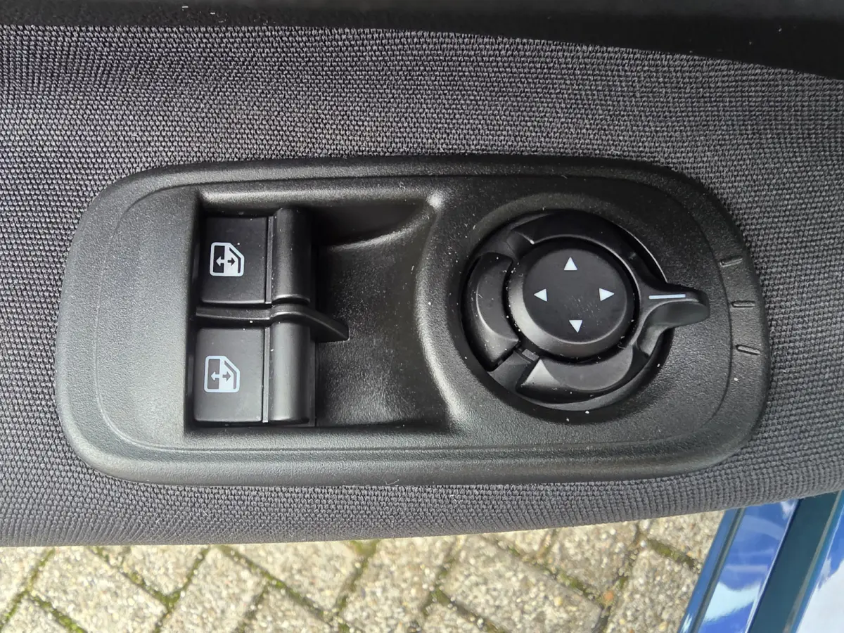 Urban 42 kWh | Pack Style | Pack Comfort | Camera | Stoelverwarming | Cruise control | Lane Assist | Apple Carplay/Android Auto