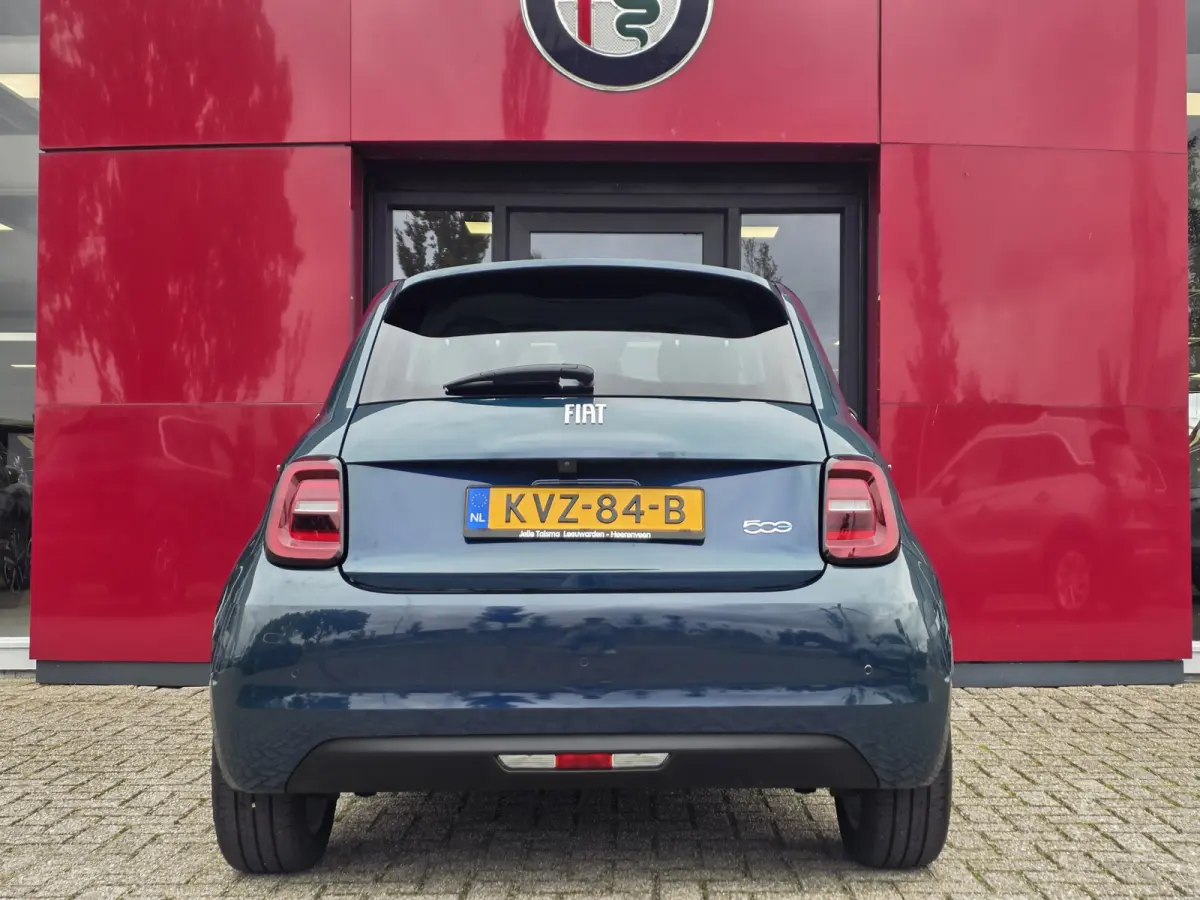 Urban 42 kWh | Pack Style | Pack Comfort | Camera | Stoelverwarming | Cruise control | Lane Assist | Apple Carplay/Android Auto