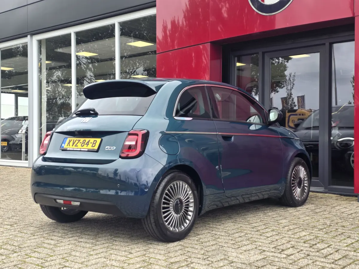 Urban 42 kWh | Pack Style | Pack Comfort | Camera | Stoelverwarming | Cruise control | Lane Assist | Apple Carplay/Android Auto