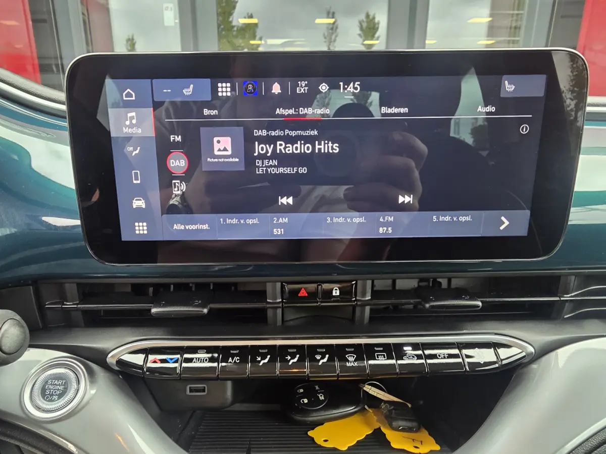 Urban 42 kWh | Pack Style | Pack Comfort | Camera | Stoelverwarming | Cruise control | Lane Assist | Apple Carplay/Android Auto