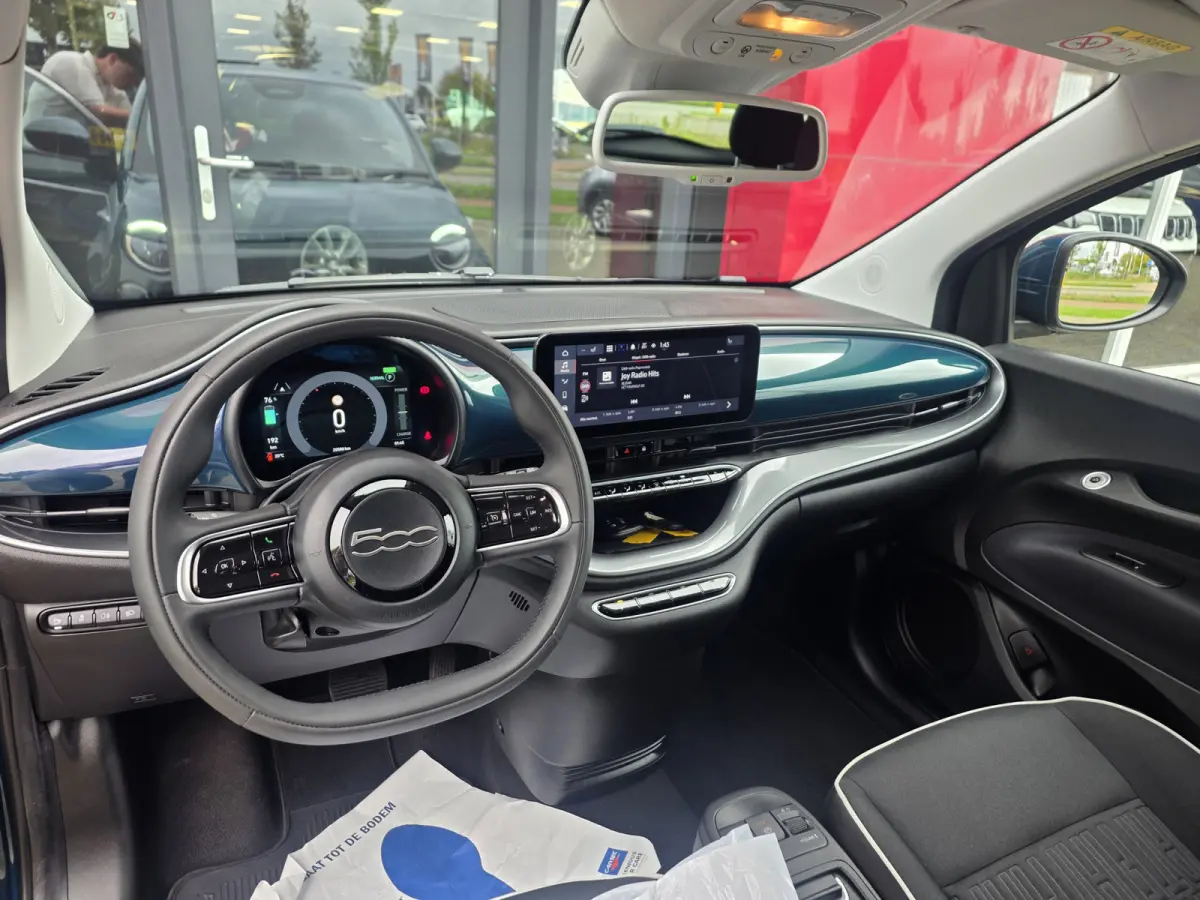 Urban 42 kWh | Pack Style | Pack Comfort | Camera | Stoelverwarming | Cruise control | Lane Assist | Apple Carplay/Android Auto