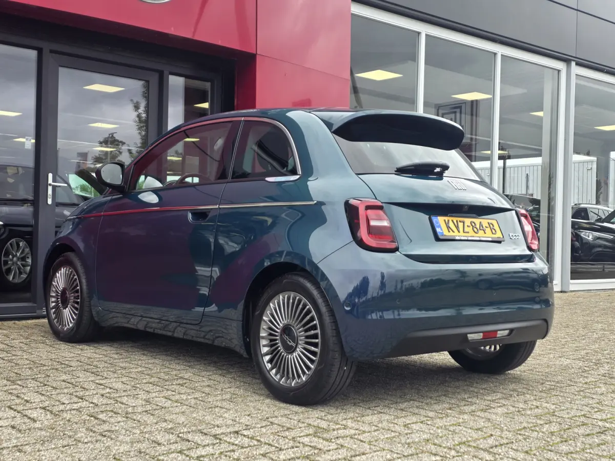 Urban 42 kWh | Pack Style | Pack Comfort | Camera | Stoelverwarming | Cruise control | Lane Assist | Apple Carplay/Android Auto