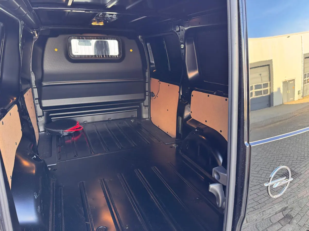 Electric L3 75 kWh | 11 kW lader | 2 zitplaatsen rechtsvoor | Airco