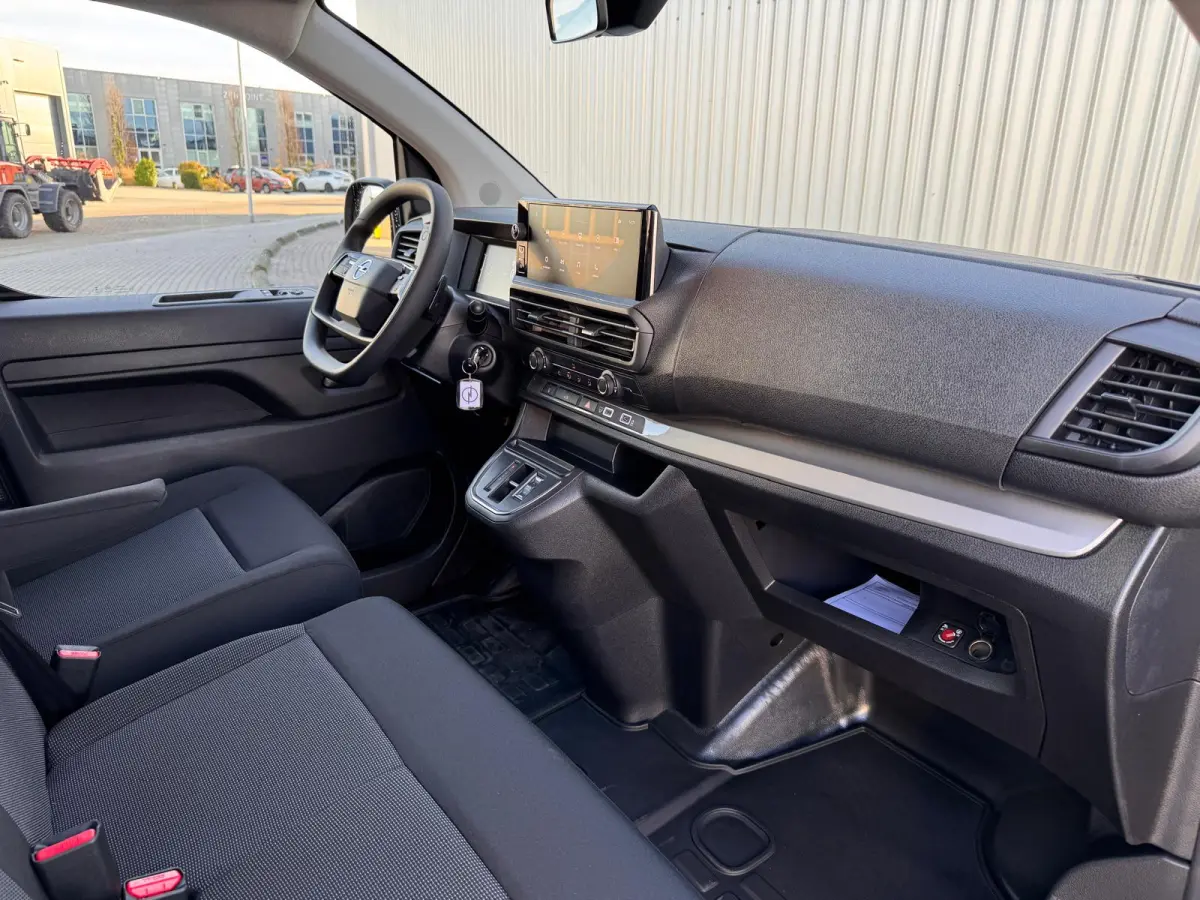 Electric L3 75 kWh | 11 kW lader | 2 zitplaatsen rechtsvoor | Airco
