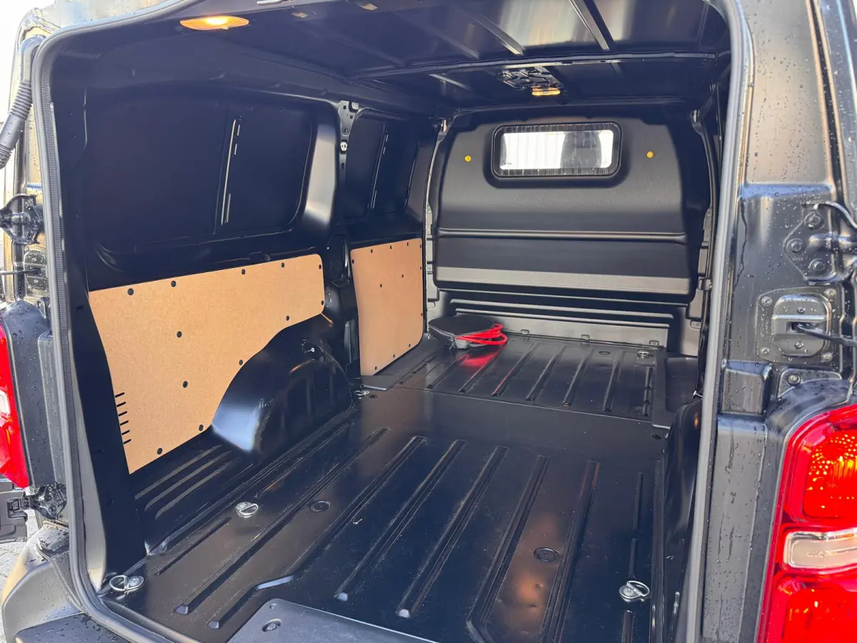 Electric L3 75 kWh | 11 kW lader | 2 zitplaatsen rechtsvoor | Airco