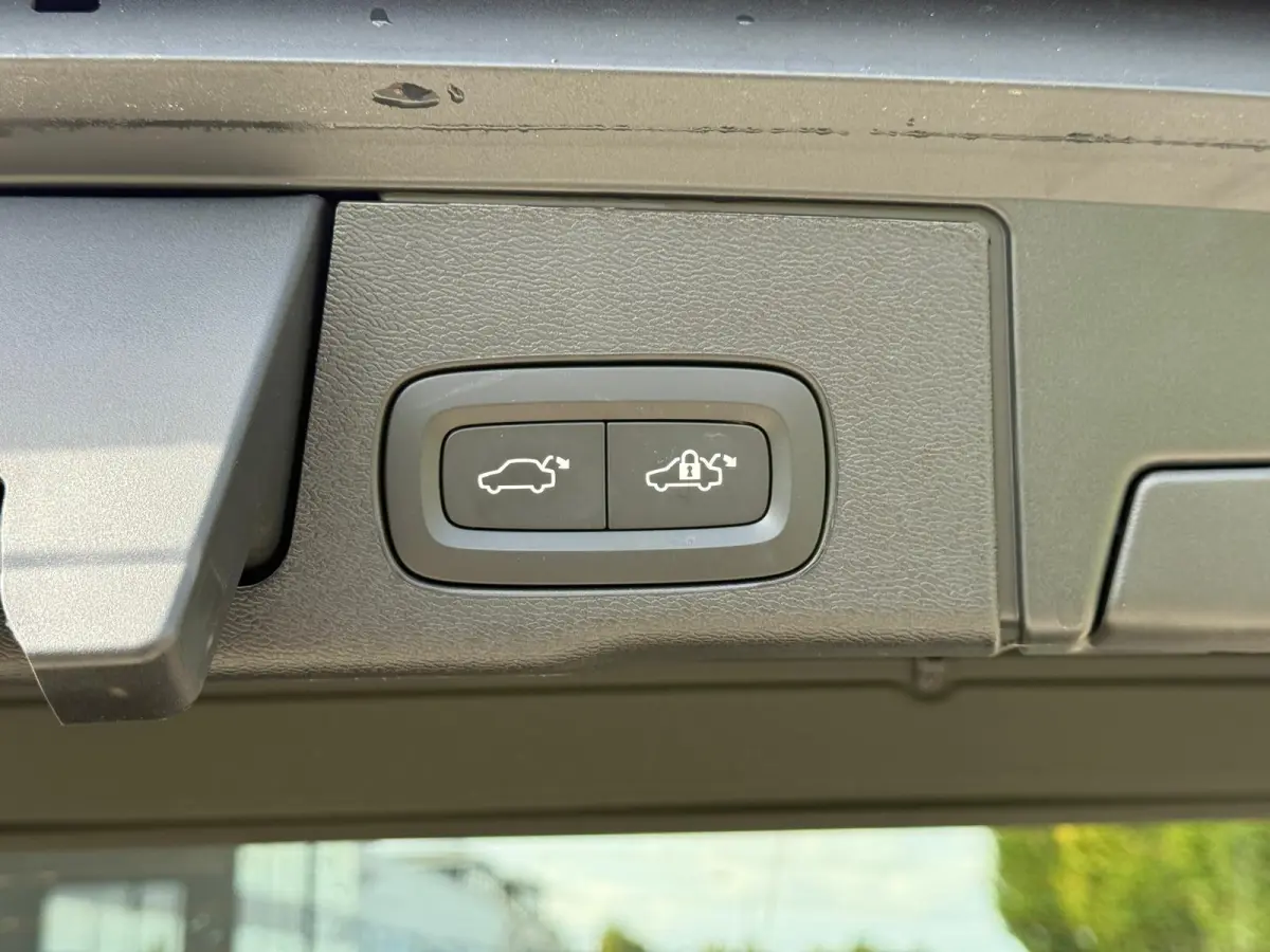 T6 Plug-in hybrid AWD Ultra Dark | Trekhaak | Panoramadak | Luchtvering | 360 Graden Camera | Harman / Kardon |