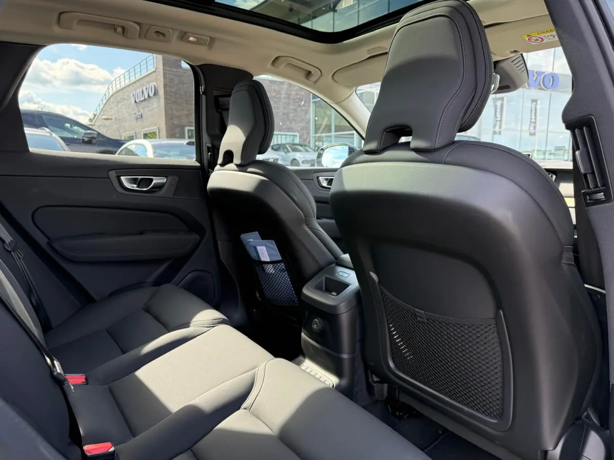 T6 Plug-in hybrid AWD Ultra Dark | Trekhaak | Panoramadak | Luchtvering | 360 Graden Camera | Harman / Kardon |