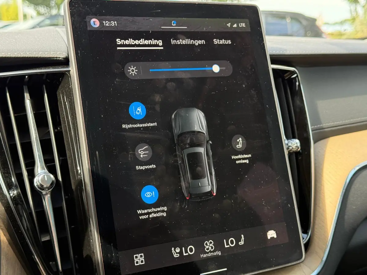 T6 Plug-in hybrid AWD Ultra Dark | Trekhaak | Panoramadak | Luchtvering | 360 Graden Camera | Harman / Kardon |
