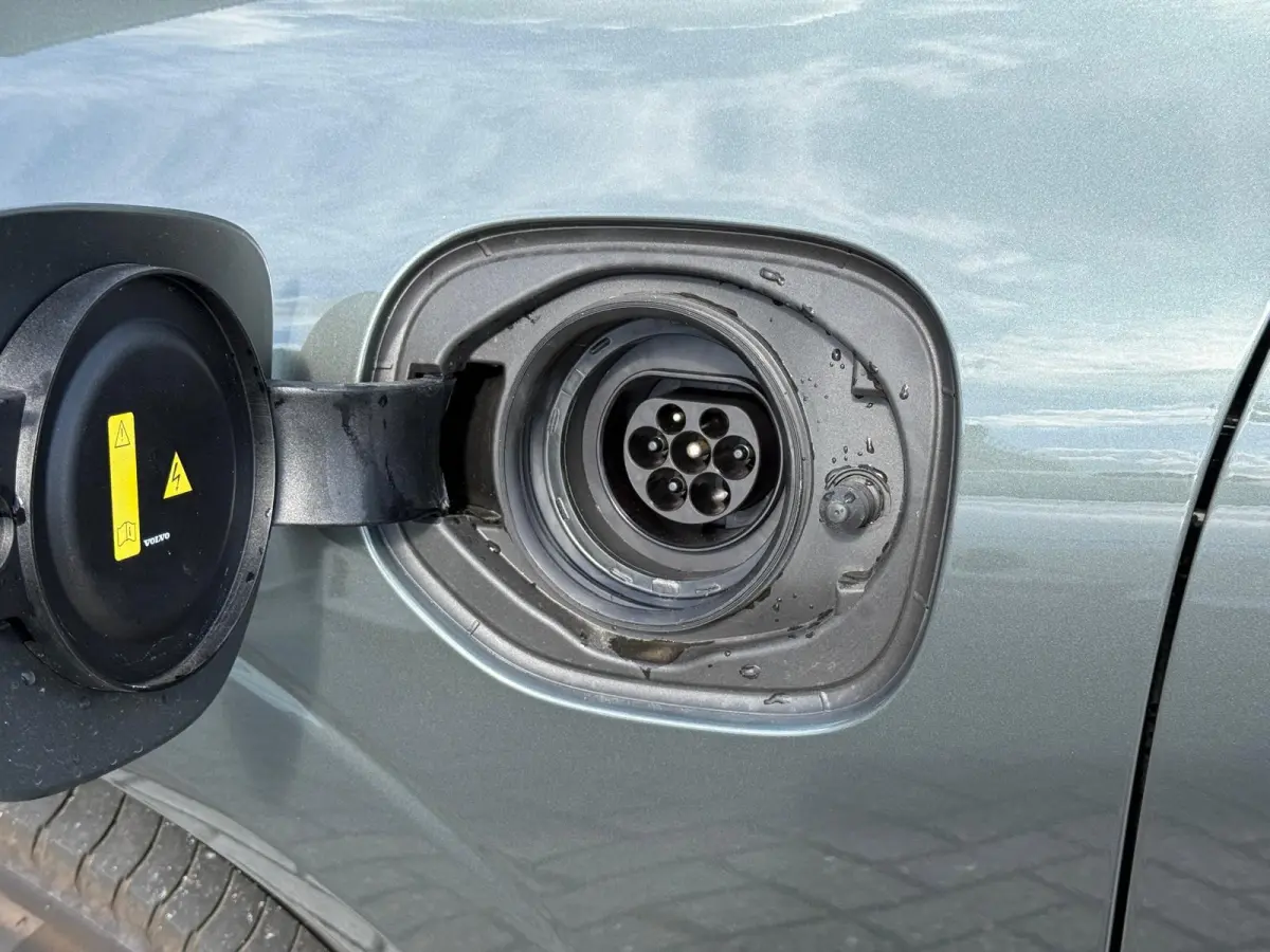 T6 Plug-in hybrid AWD Ultra Dark | Trekhaak | Panoramadak | Luchtvering | 360 Graden Camera | Harman / Kardon |